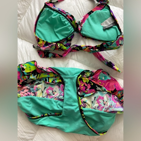 Kenneth Cole Multicolor Floral Bikini Top - Picture 8 of 8